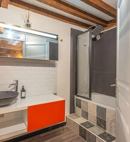 Strike & Chill - Duplex - Au Coeur De *